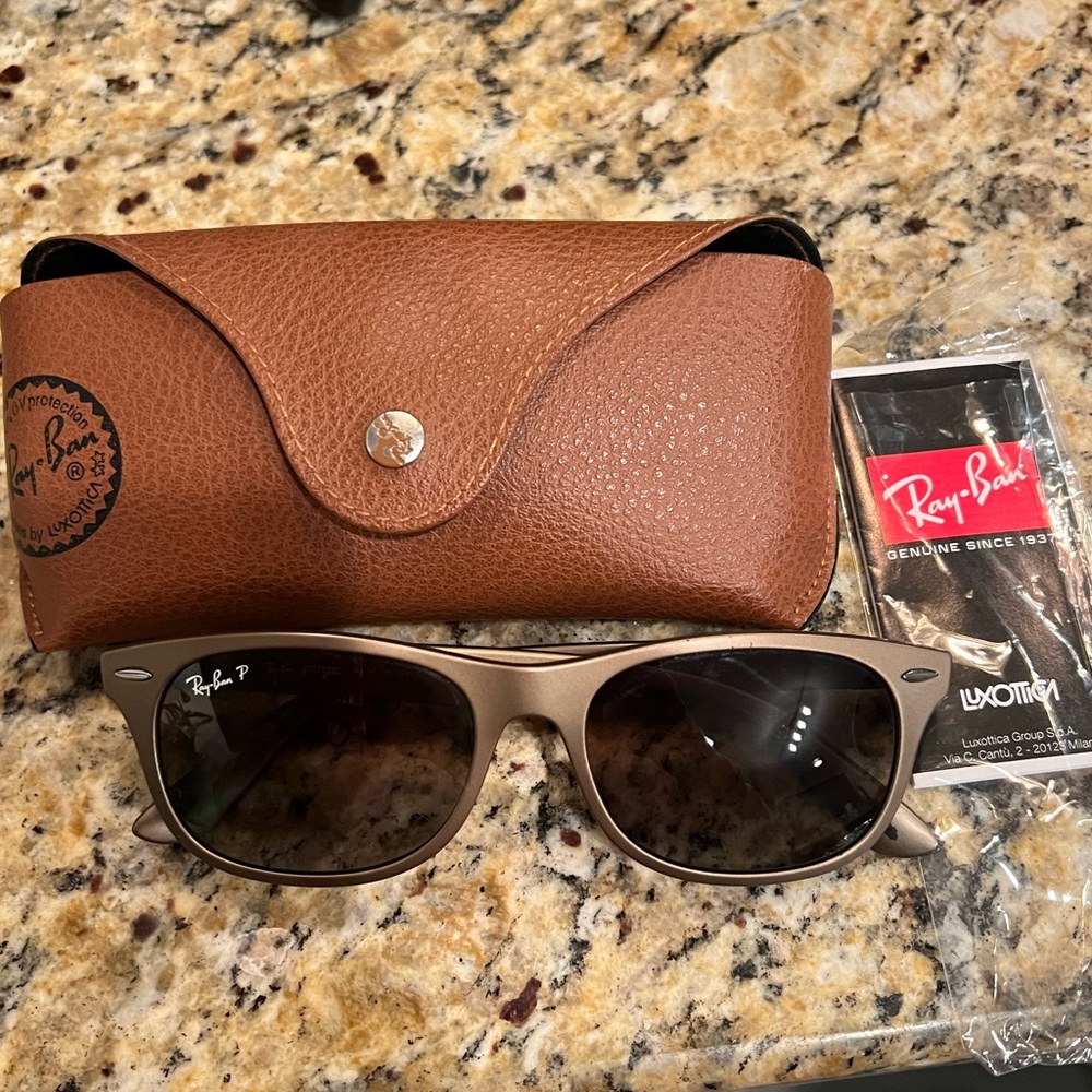 Ray-Ban RB4207 polarized wayfarer liteforce sunglasses